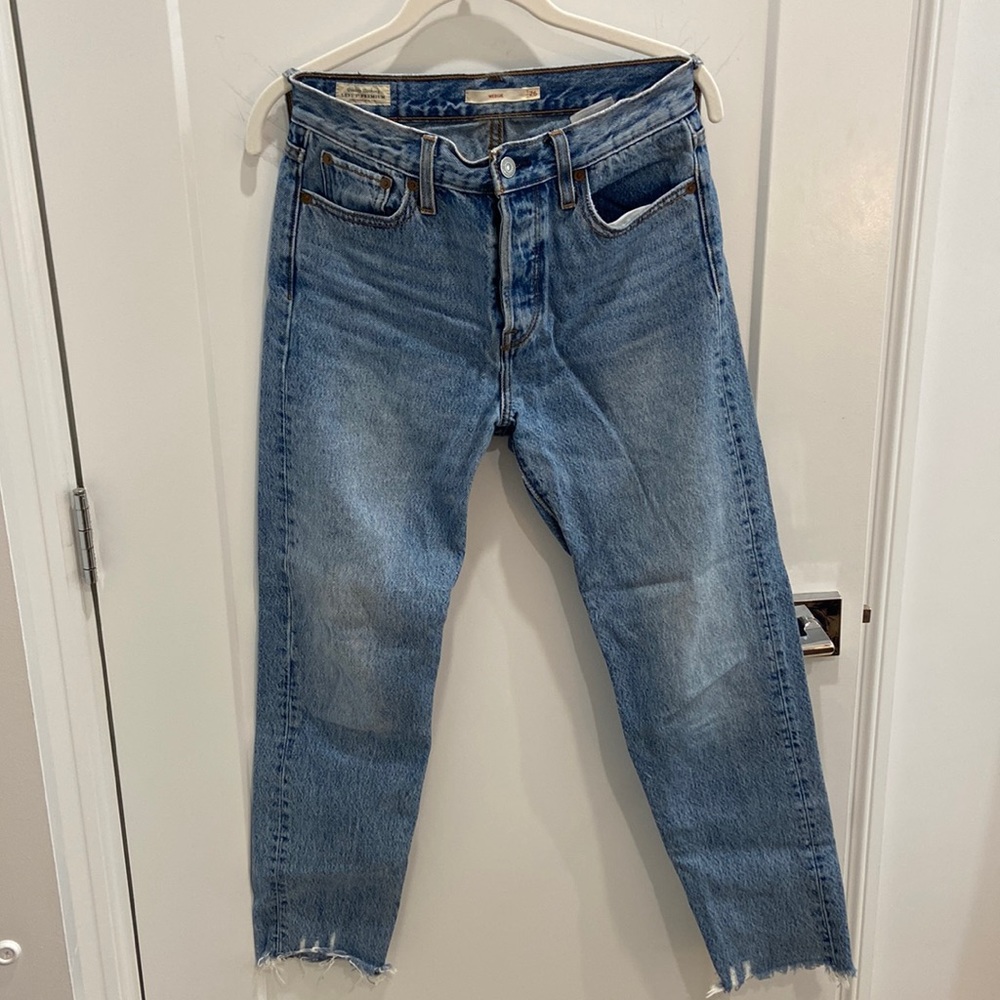 Levi jeans medium wash with frayed hem
